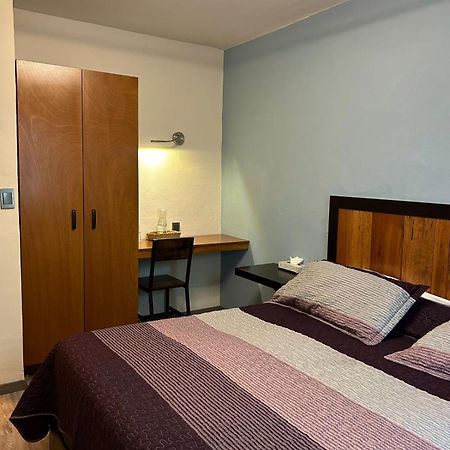 El Salto De Camela Hostal Uruapan  Экстерьер фото