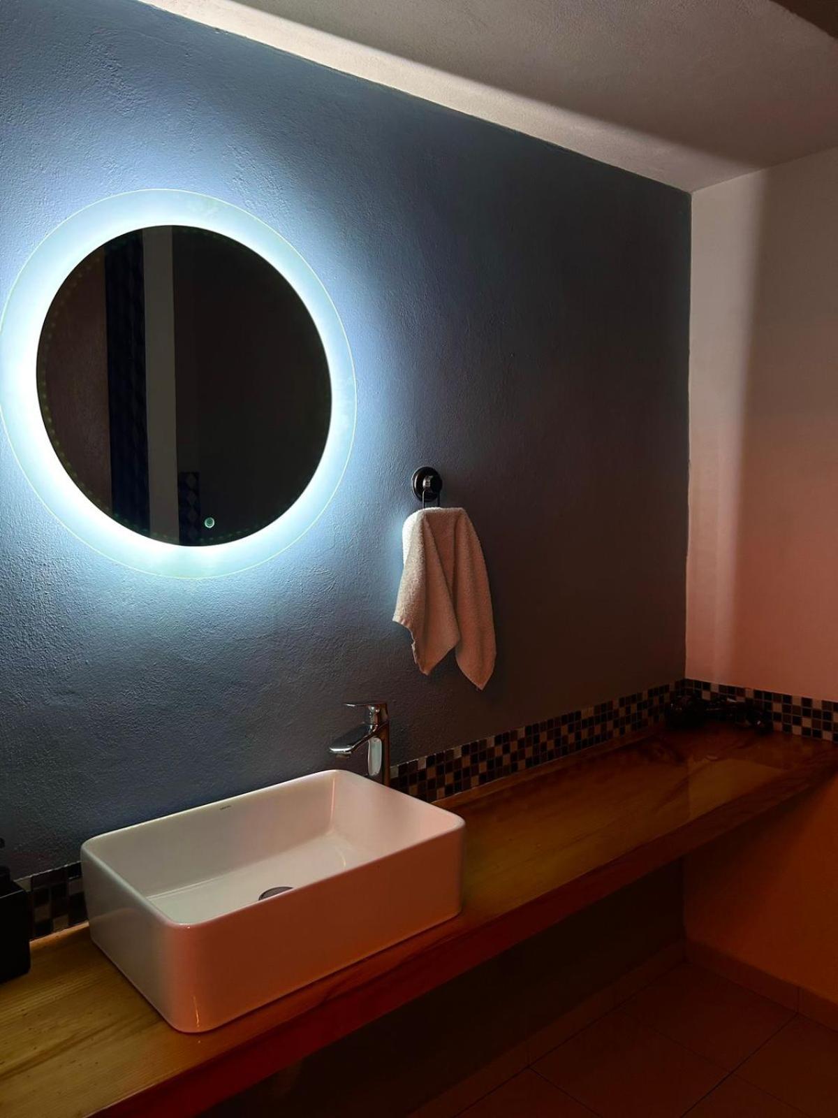 El Salto De Camela Hostal Uruapan  Экстерьер фото